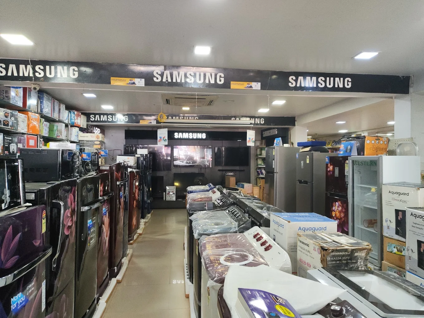 Store moment Aug 2025